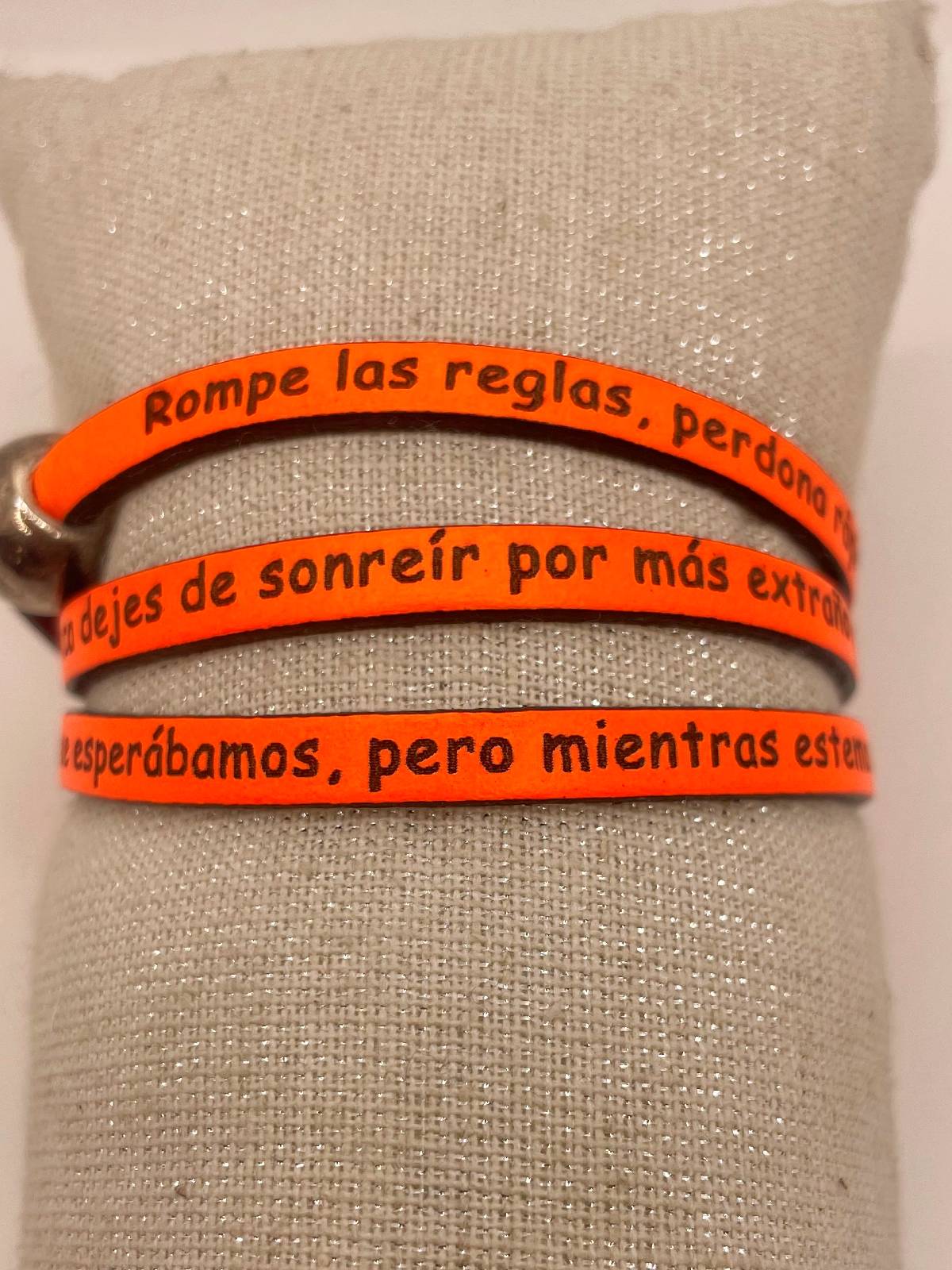 PULSERA "BAILEMOS" NARANJ