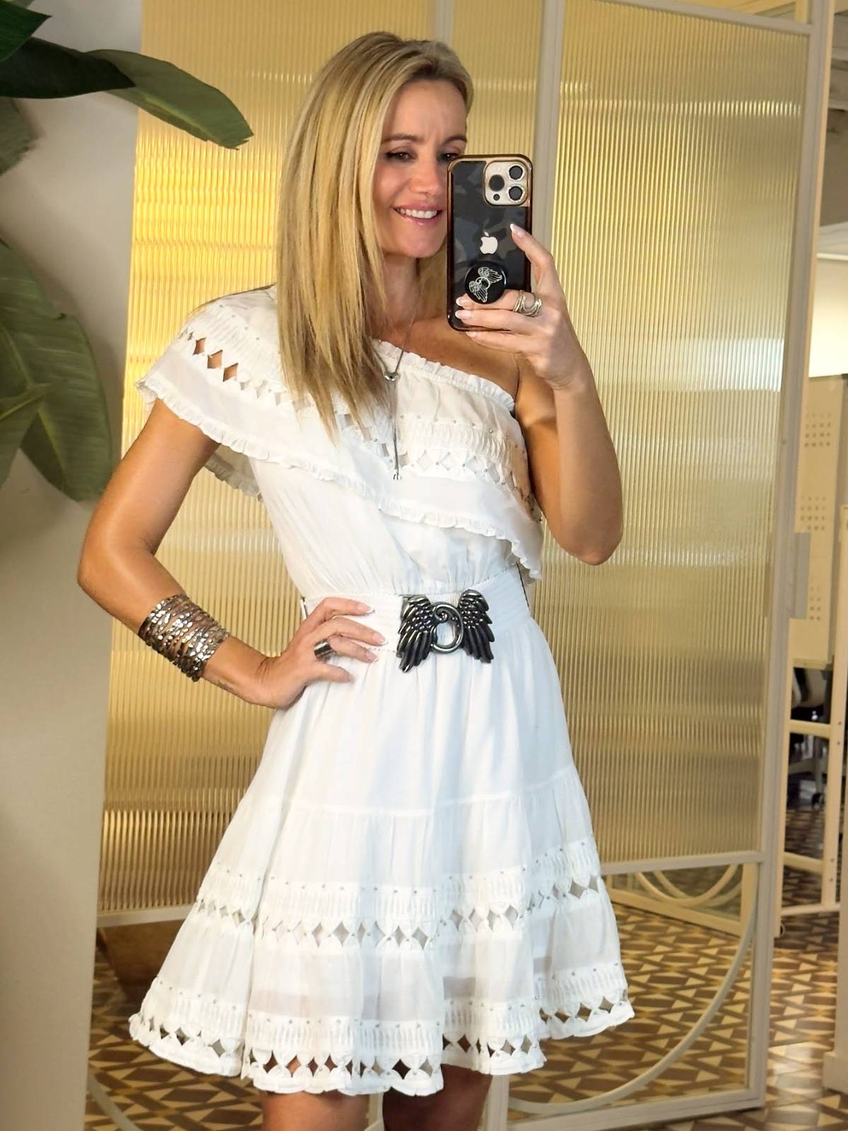 VESTIDO DE FRISIA BRANCA